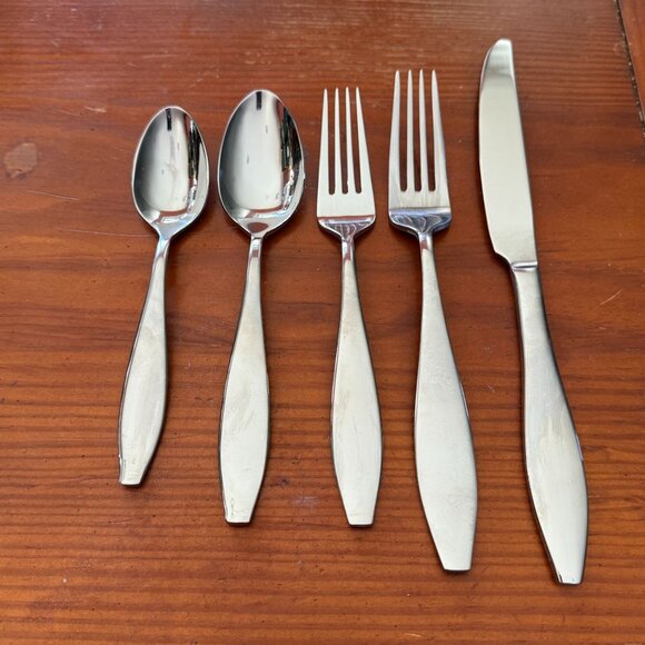 Oneida Comet Stainless Flatware Set 5 Pieces - Picture 1 of 2
